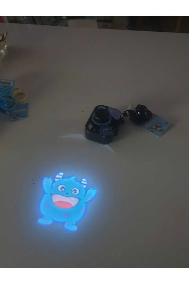 Sanrio Kwaii Oyuncak Projeksiyonlu Fotoğraf Makiprojektör Anahtarlık Kuromi Süs 1 Adet )